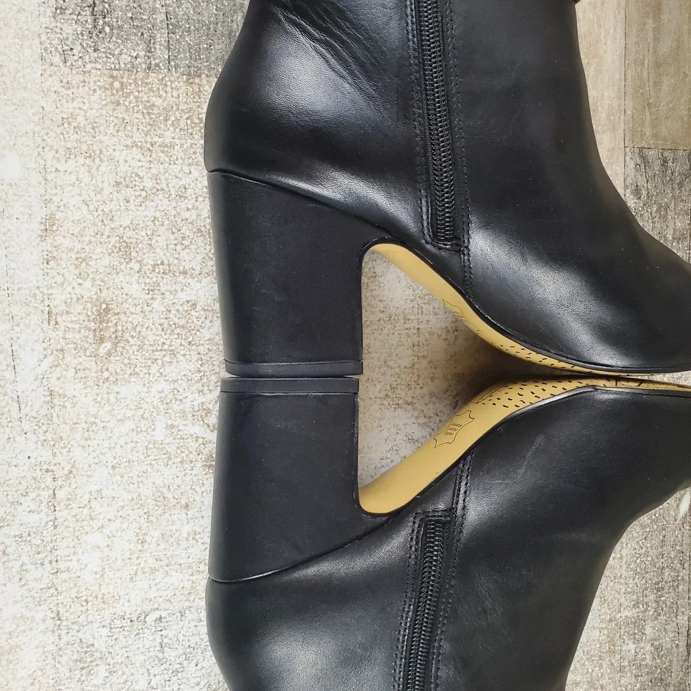 Bella Vita Diaz Womens Booties Sz 8 M Black‎ Leather Upper Block Heel Side Zip